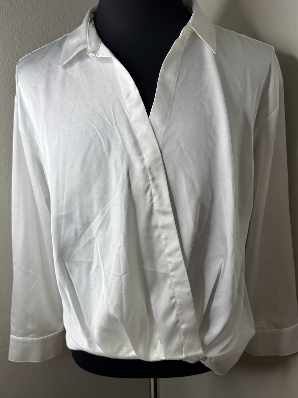 BCBG WHITE SILKY WRAP BLOUSE SIZE L